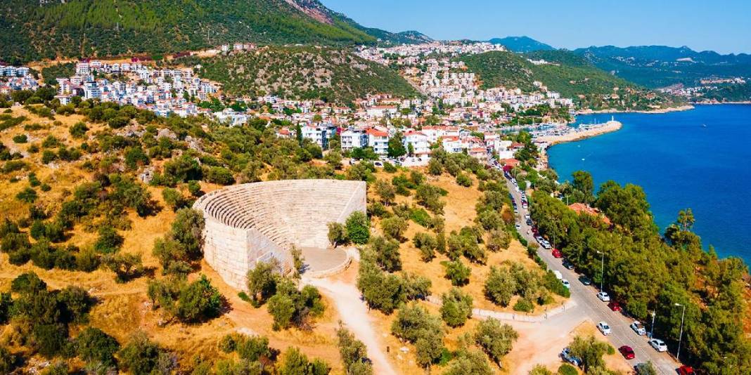 Yaz sıcaklığının sonbaharla buluştuğu adres! Sabah deniz, akşam yürüyüş keyfi: Kasım tatili burada ayrı güzel! 2